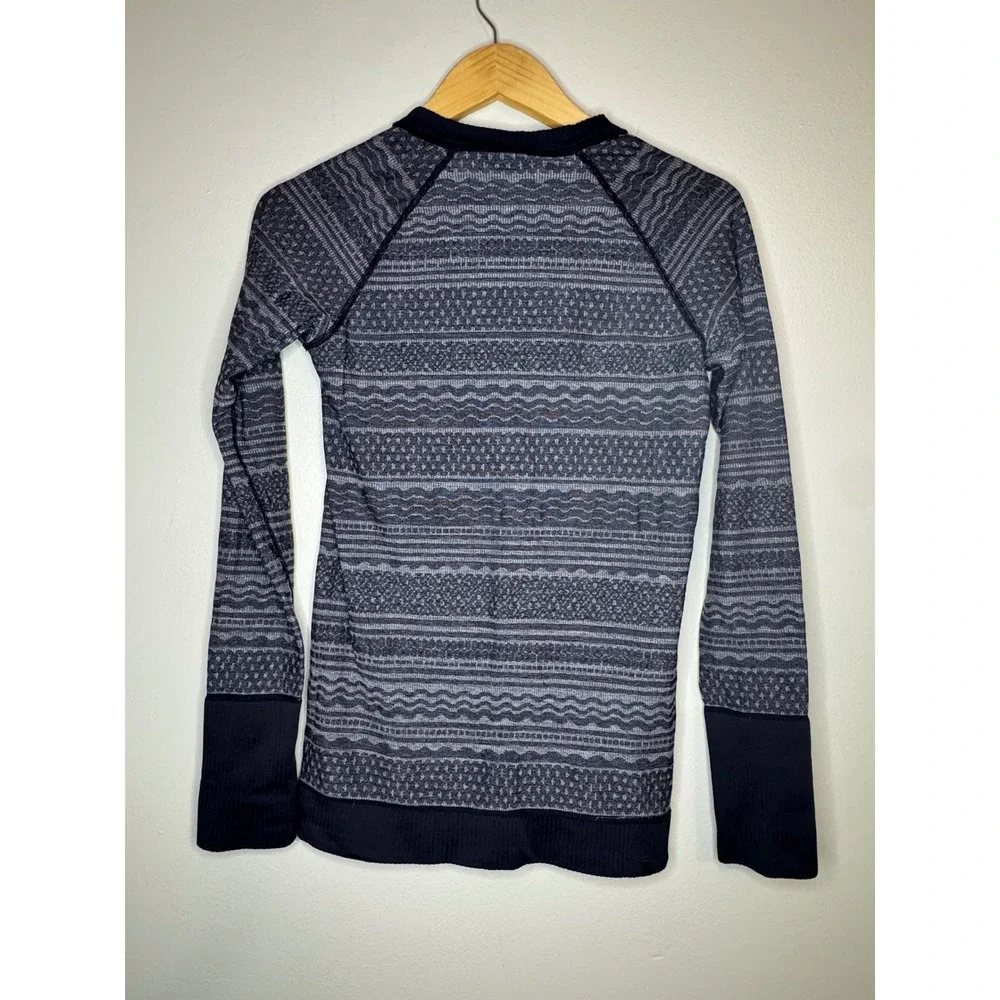 Lululemon Seamless Long Sleeve Top Gray‎ Black Athletic Fit